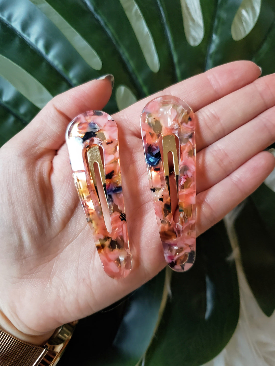 pink resin hair clips