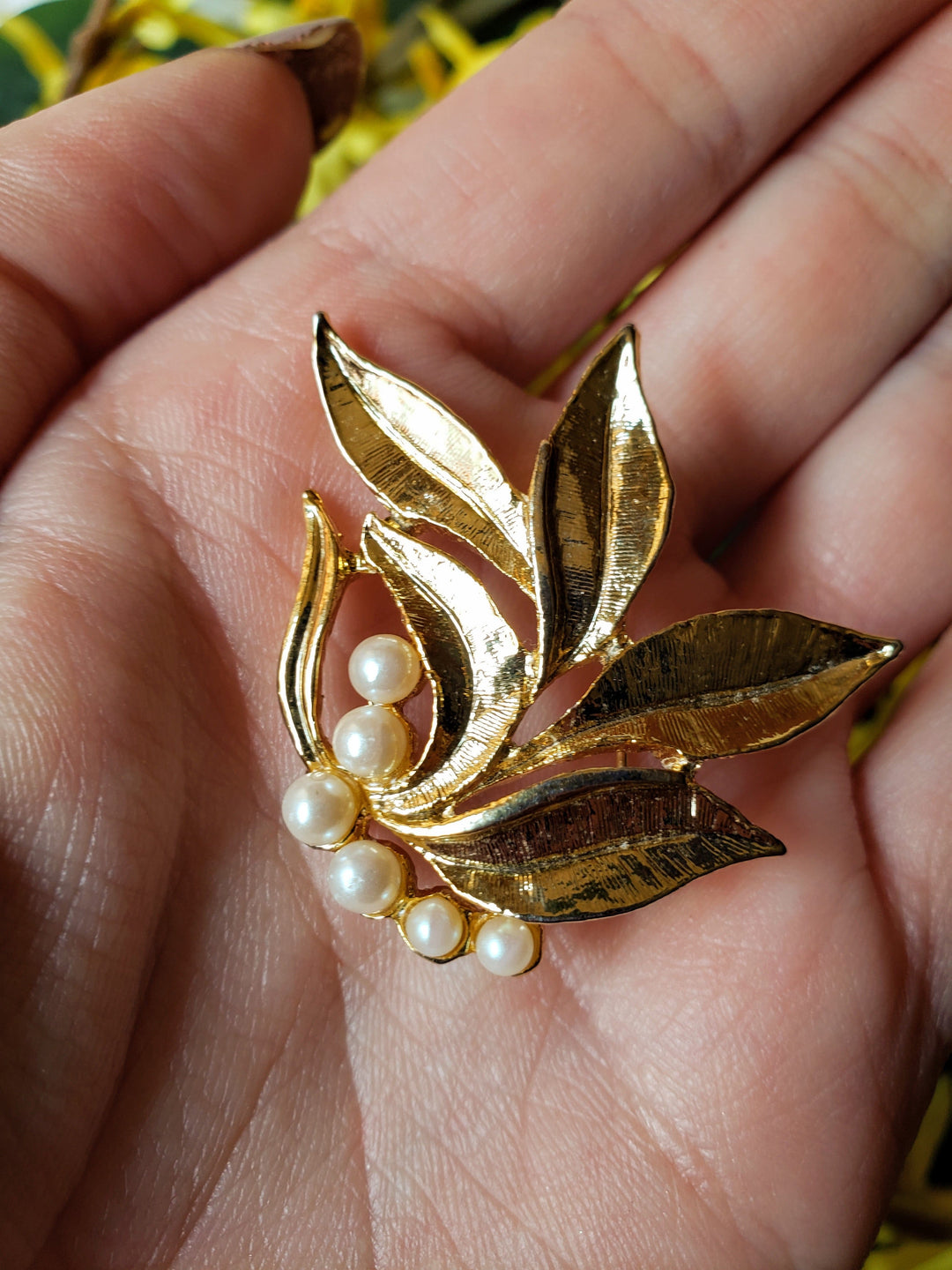Vintage - Gold Leaf Brooch with Pearls