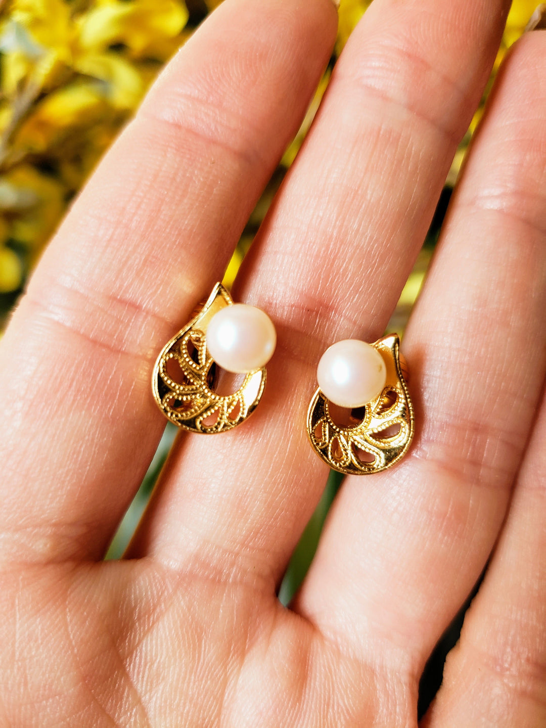 Pearl On Leaf Clip-On Earrings