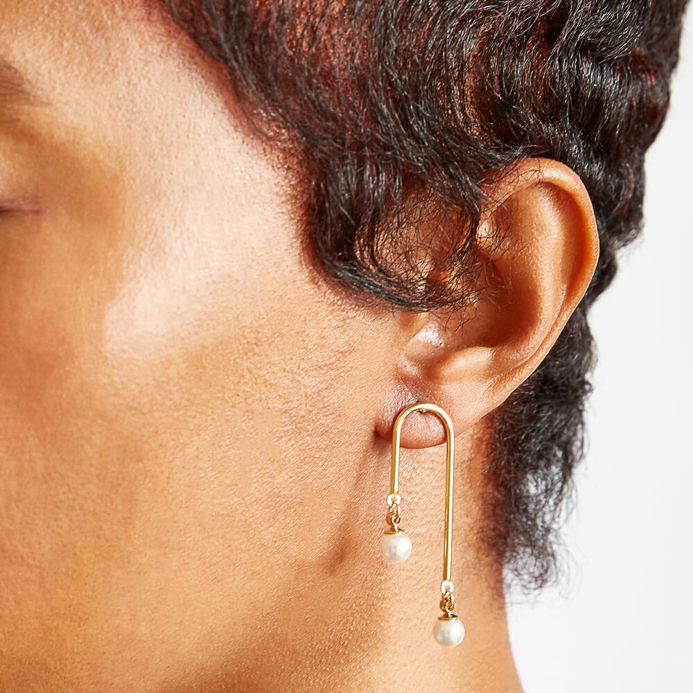 pearl drop gold earrings