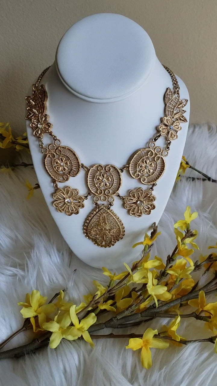 Vintage - Gold Flower Design Statement Necklace
